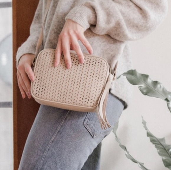 summer & rose Handbags - 🐰 2/$25 Summer and Rose Bag with Tassel - Purse